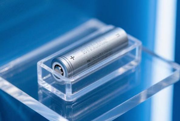 Integration of Lithium Batteries with Hybrid Inverters
