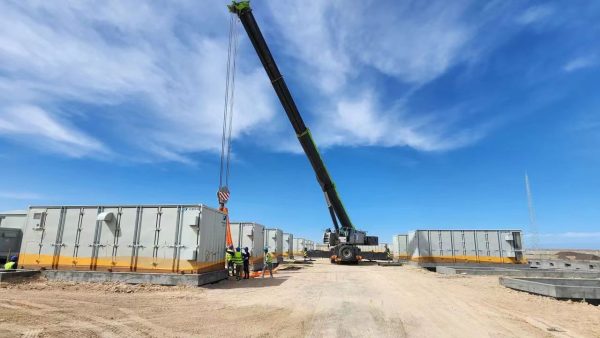 How to Select a Storage Inverter for Small-Scale Projects