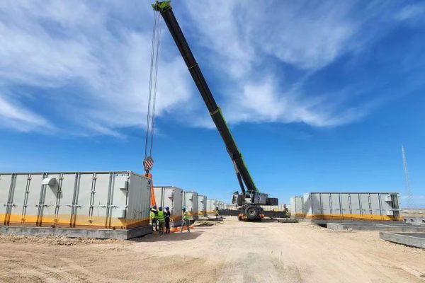 How to Select a Storage Inverter for Small-Scale Projects