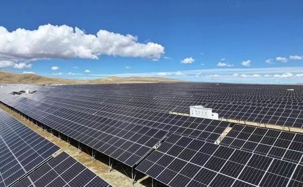 AI-Enhanced Monitoring and Predictive Maintenance in Energy Storage Systems